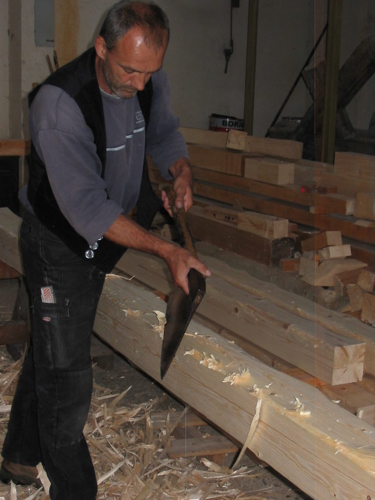 Handbeschlagene Holzbalken  Qualität vom Handwerksmeister! 